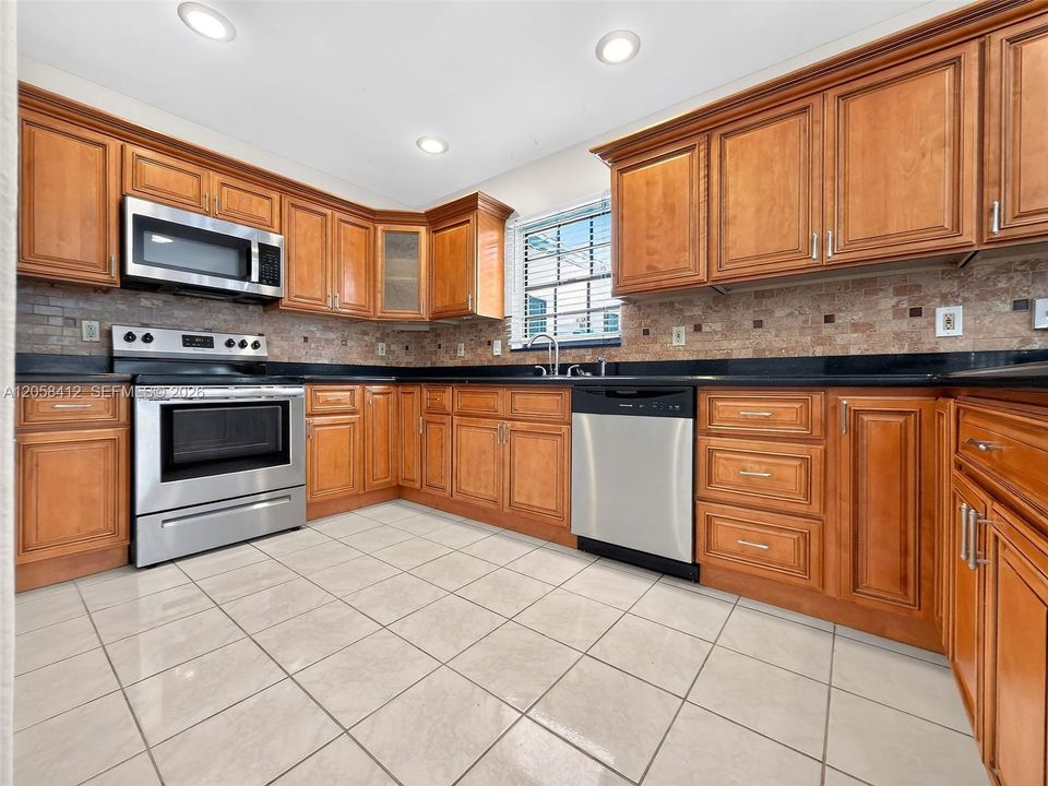 В аренду: $4,950 (5 спален, 3 ванн, 2573 Квадратных фут)