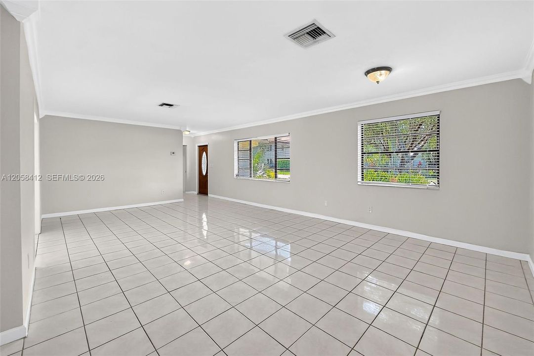 В аренду: $4,950 (5 спален, 3 ванн, 2573 Квадратных фут)