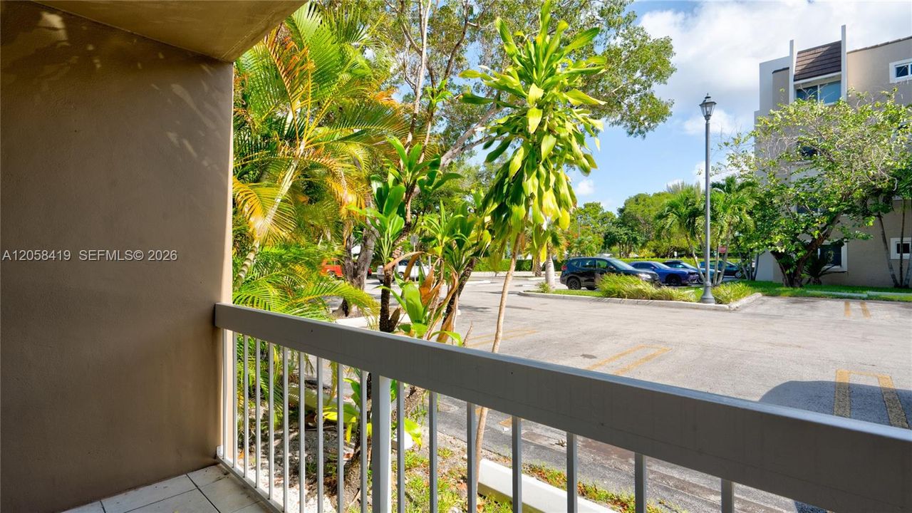 For Rent: $1,950 (1 beds, 1 baths, 712 Square Feet)