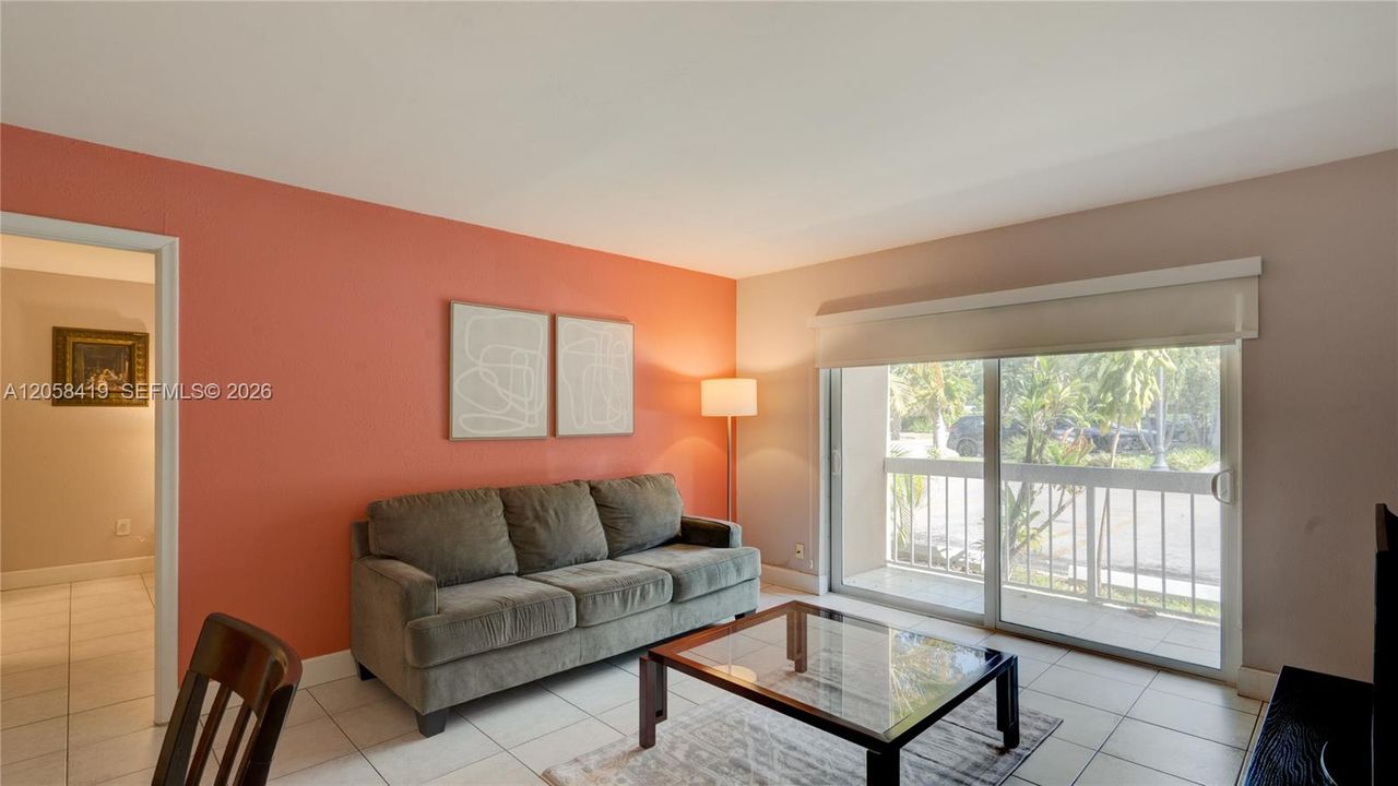 For Rent: $1,950 (1 beds, 1 baths, 712 Square Feet)