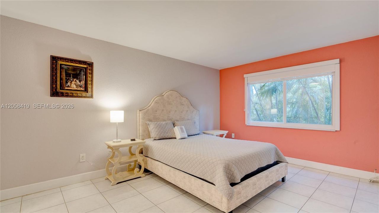 For Rent: $1,950 (1 beds, 1 baths, 712 Square Feet)