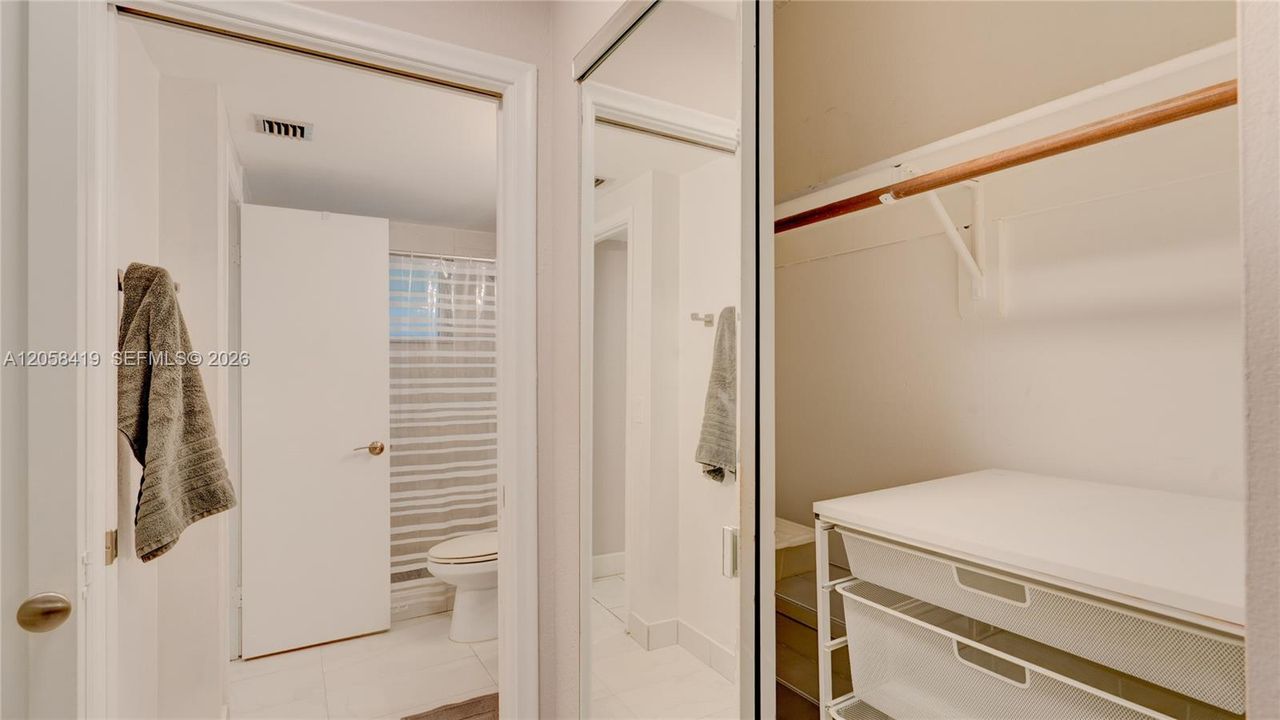 For Rent: $1,950 (1 beds, 1 baths, 712 Square Feet)