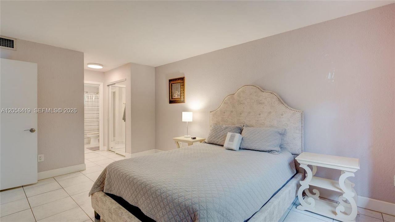 For Rent: $1,950 (1 beds, 1 baths, 712 Square Feet)
