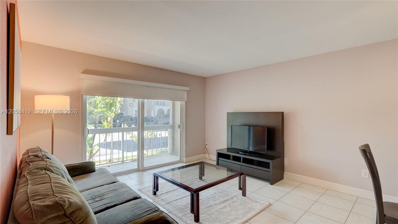 For Rent: $1,950 (1 beds, 1 baths, 712 Square Feet)