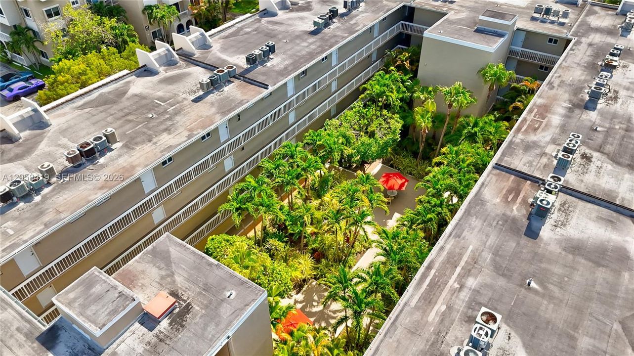 For Rent: $1,950 (1 beds, 1 baths, 712 Square Feet)