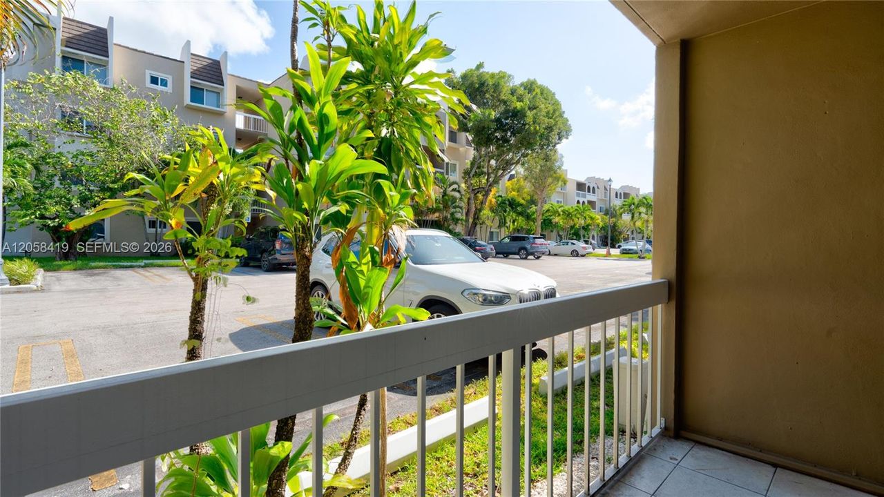For Rent: $1,950 (1 beds, 1 baths, 712 Square Feet)