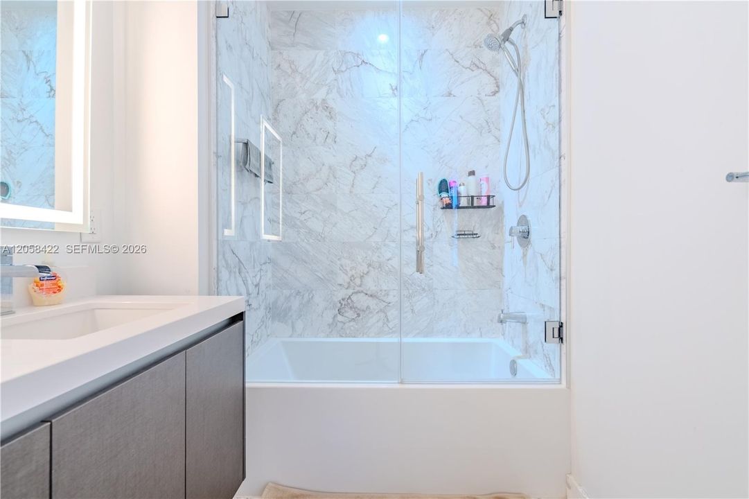 For Rent: $6,800 (1 beds, 1 baths, 937 Square Feet)