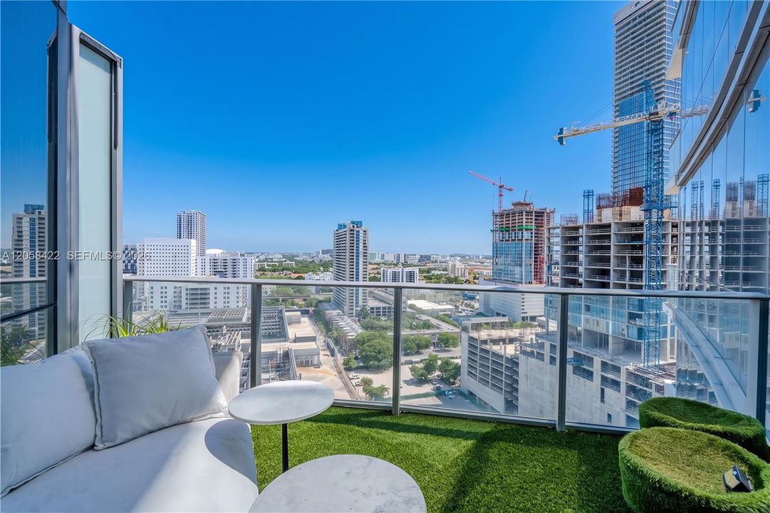 For Rent: $6,800 (1 beds, 1 baths, 937 Square Feet)