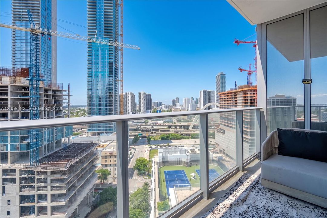 For Rent: $6,800 (1 beds, 1 baths, 937 Square Feet)