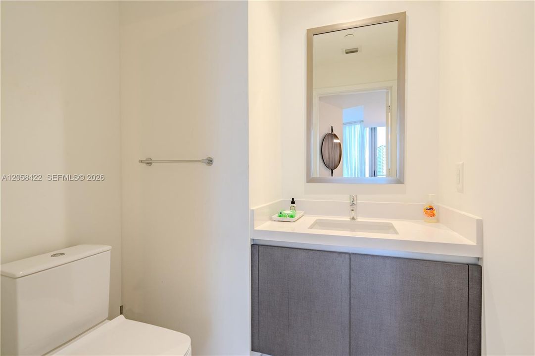 For Rent: $6,800 (1 beds, 1 baths, 937 Square Feet)