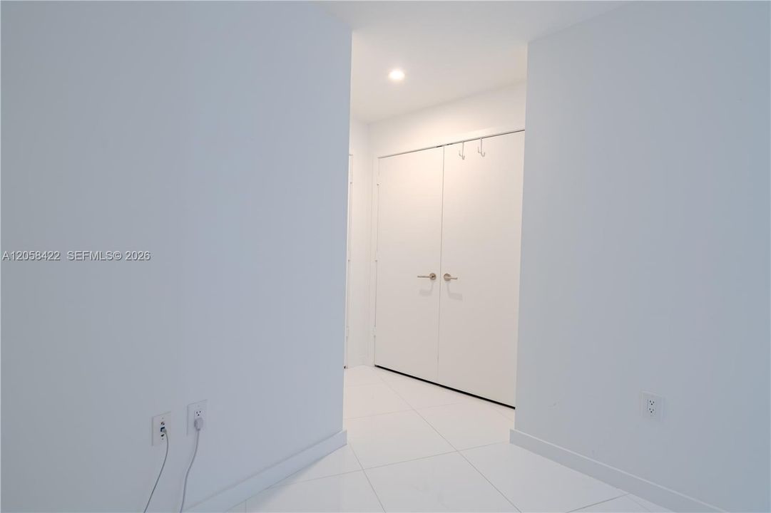 For Rent: $6,800 (1 beds, 1 baths, 937 Square Feet)