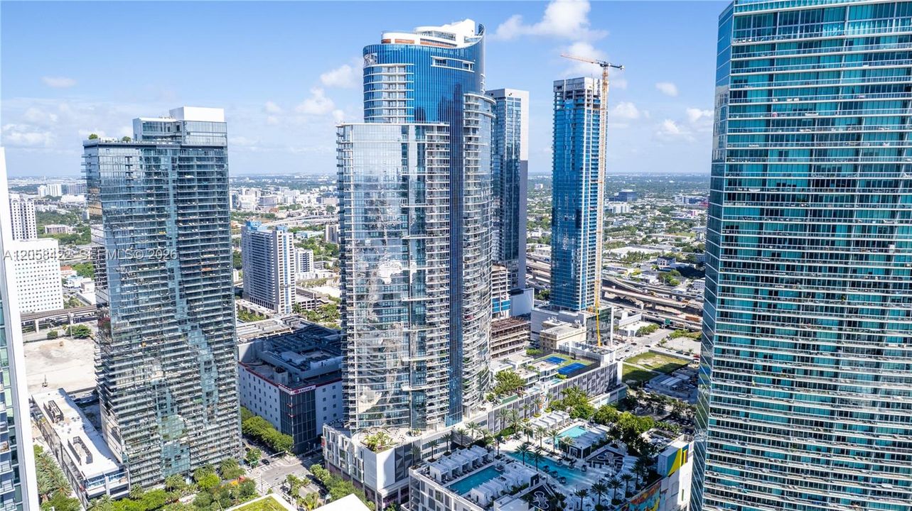 For Rent: $6,800 (1 beds, 1 baths, 937 Square Feet)