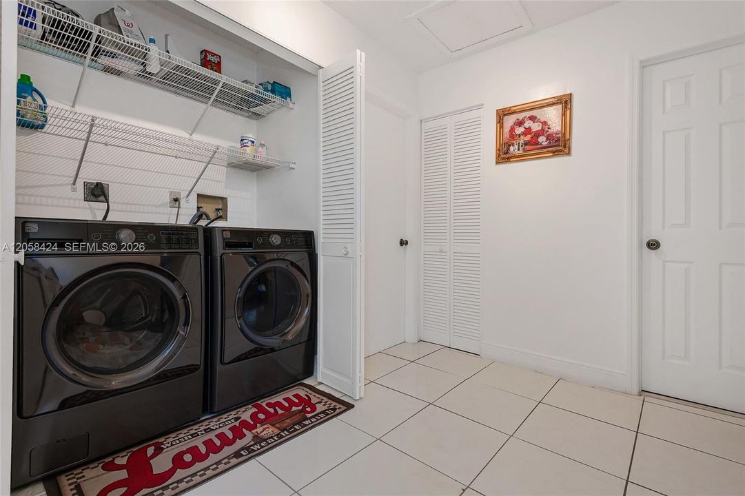 For Sale: $580,000 (3 beds, 2 baths, 1392 Square Feet)