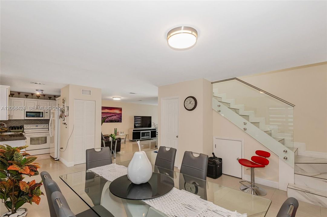 For Sale: $580,000 (3 beds, 2 baths, 1392 Square Feet)