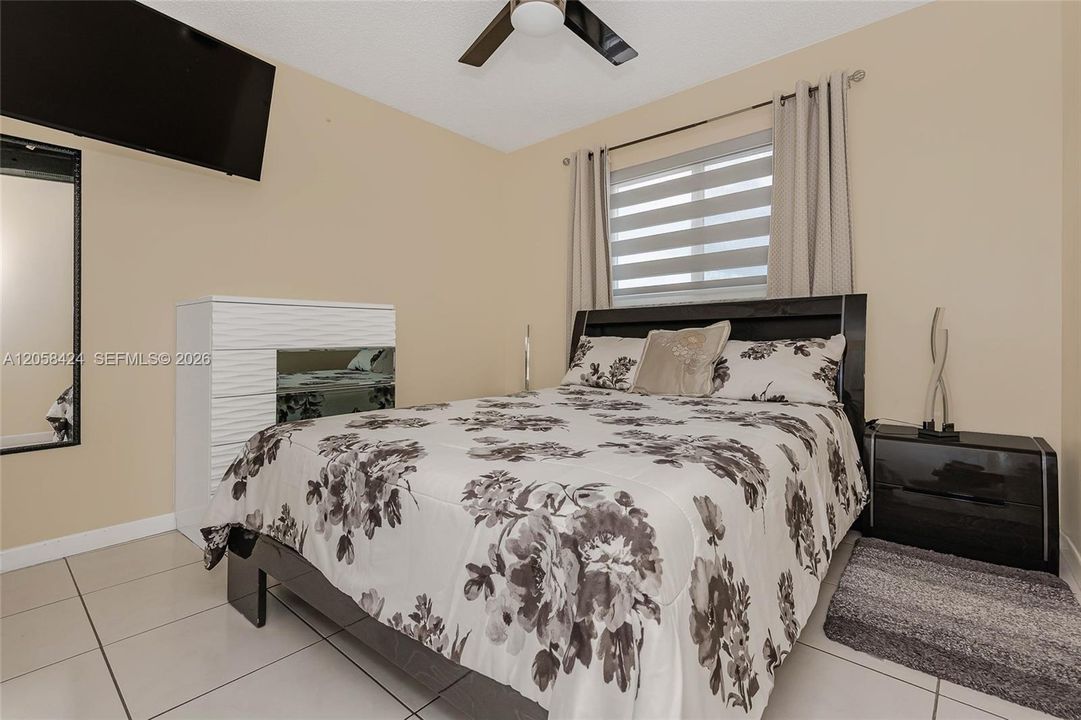 For Sale: $580,000 (3 beds, 2 baths, 1392 Square Feet)