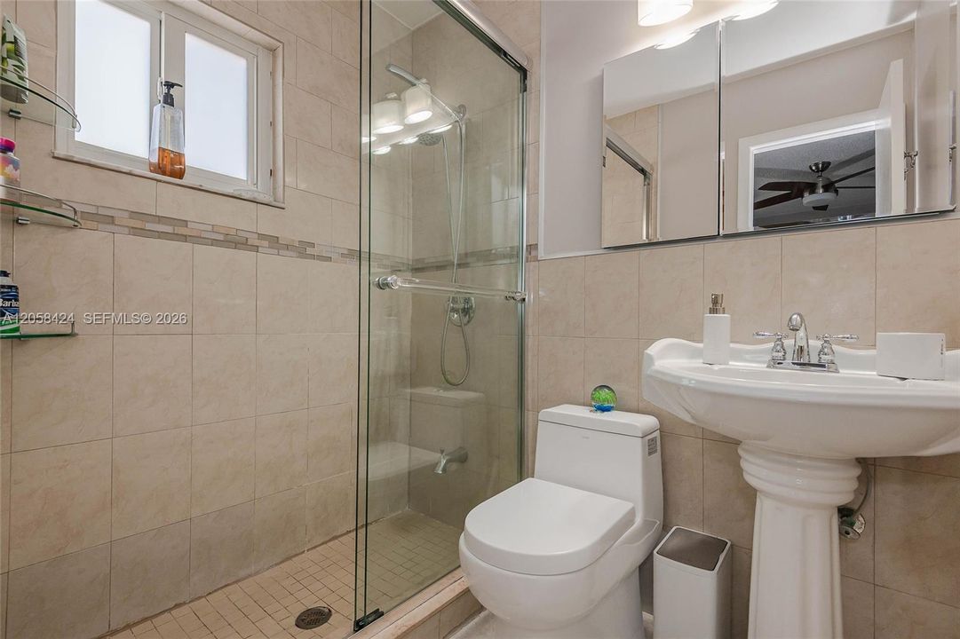 For Sale: $580,000 (3 beds, 2 baths, 1392 Square Feet)