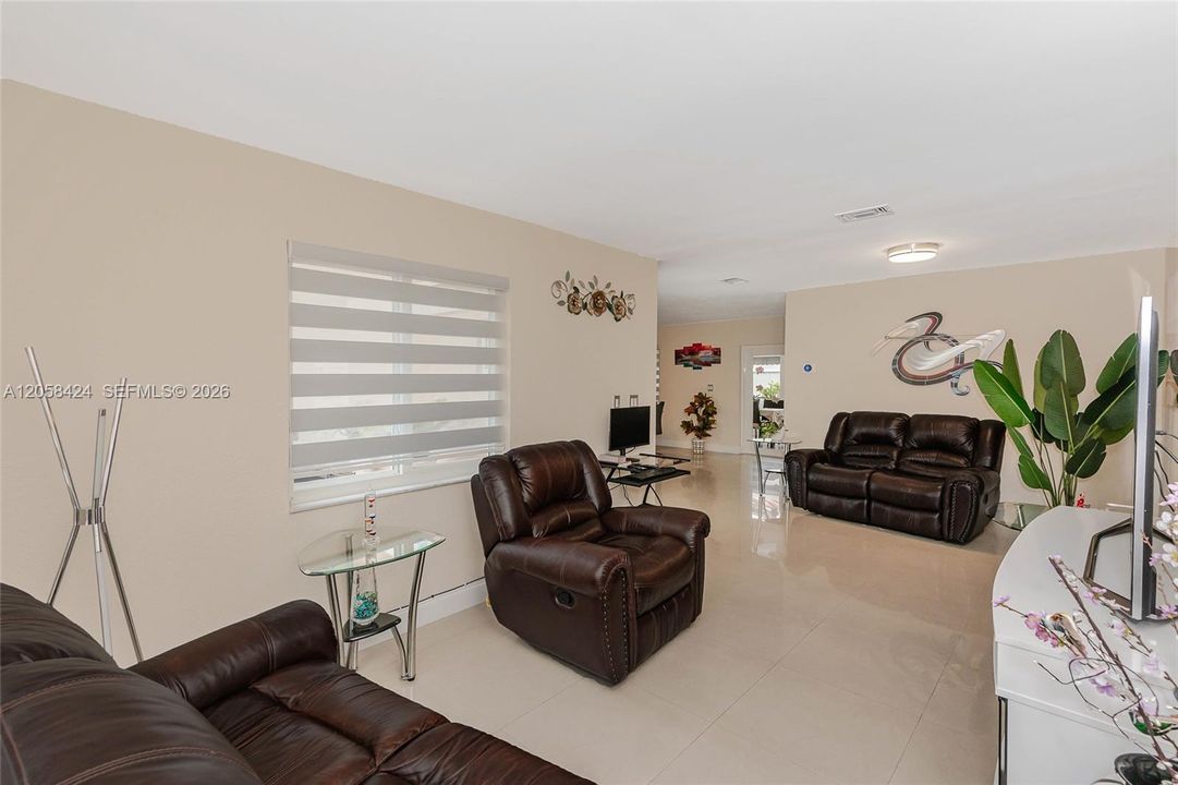 For Sale: $580,000 (3 beds, 2 baths, 1392 Square Feet)