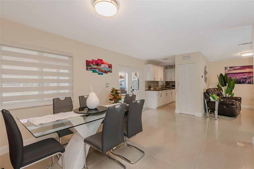 For Sale: $580,000 (3 beds, 2 baths, 1392 Square Feet)