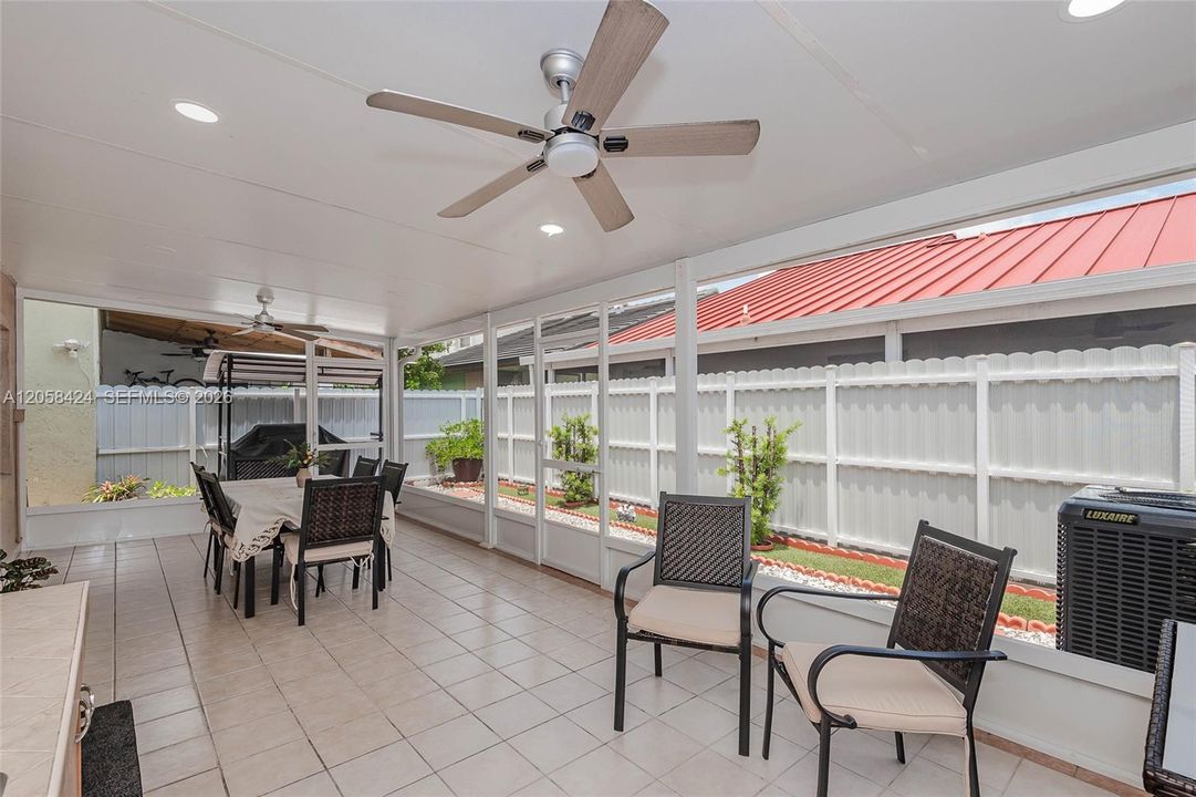For Sale: $580,000 (3 beds, 2 baths, 1392 Square Feet)