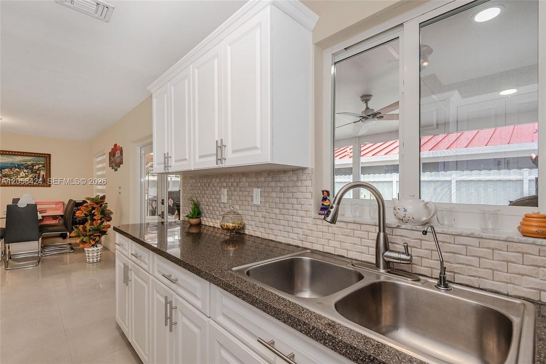 For Sale: $580,000 (3 beds, 2 baths, 1392 Square Feet)