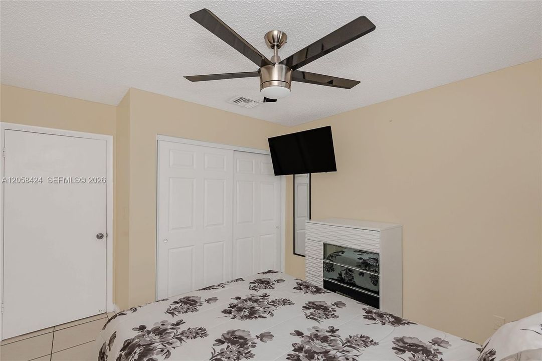 For Sale: $580,000 (3 beds, 2 baths, 1392 Square Feet)