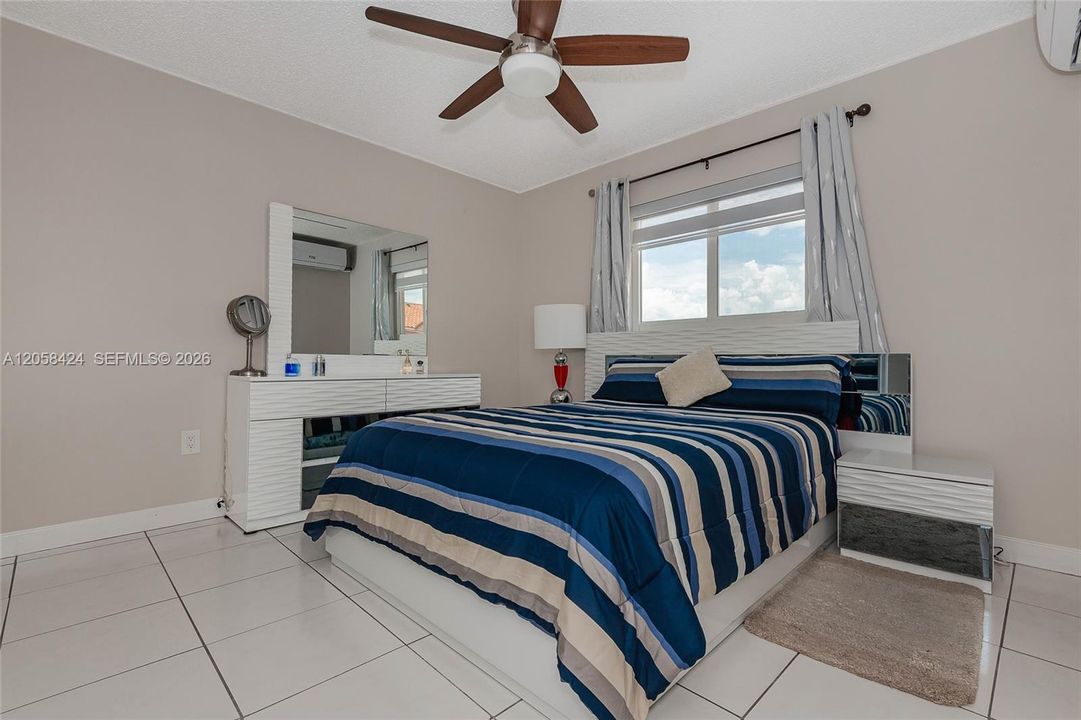 For Sale: $580,000 (3 beds, 2 baths, 1392 Square Feet)