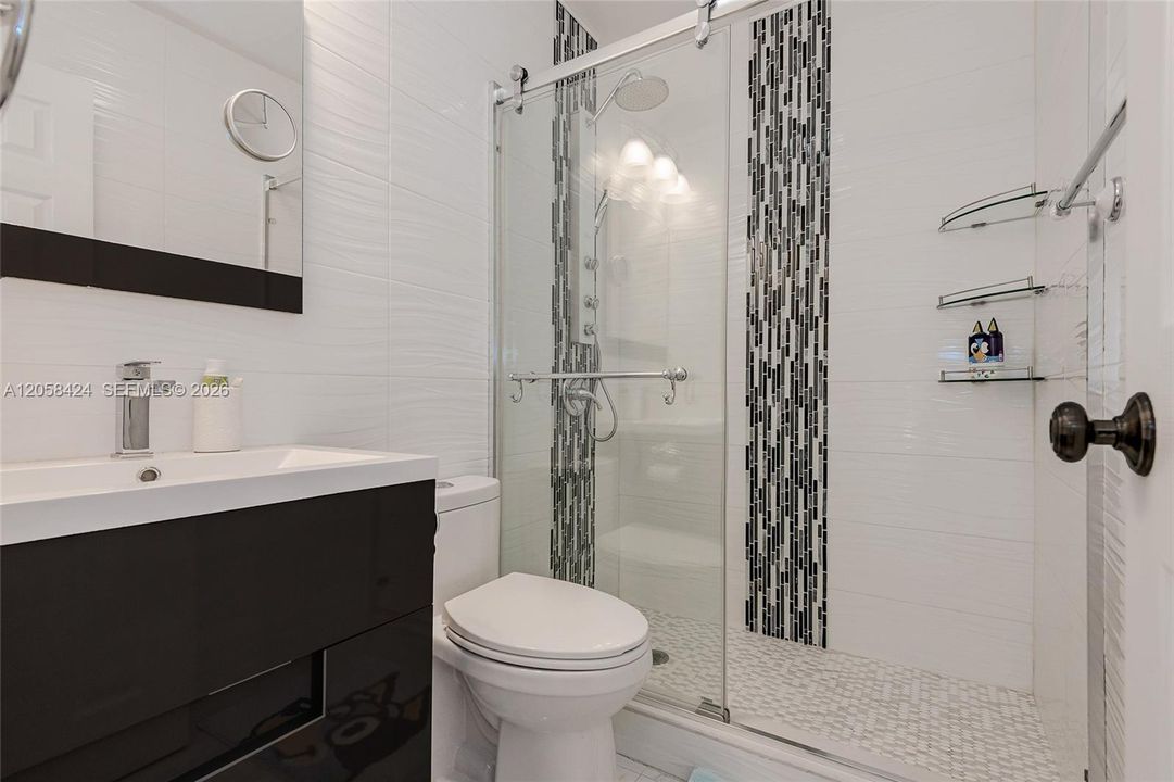 For Sale: $580,000 (3 beds, 2 baths, 1392 Square Feet)