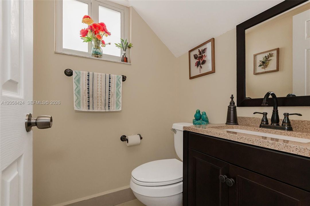 For Sale: $580,000 (3 beds, 2 baths, 1392 Square Feet)