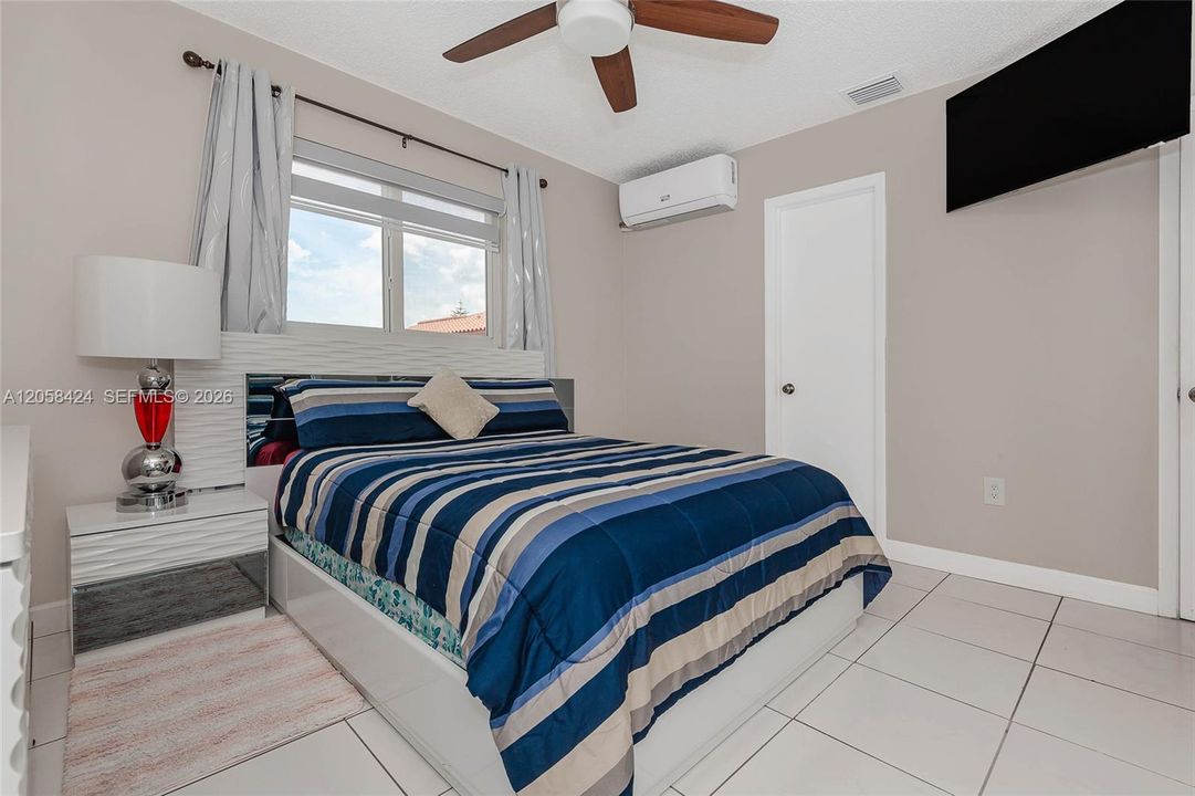 For Sale: $580,000 (3 beds, 2 baths, 1392 Square Feet)