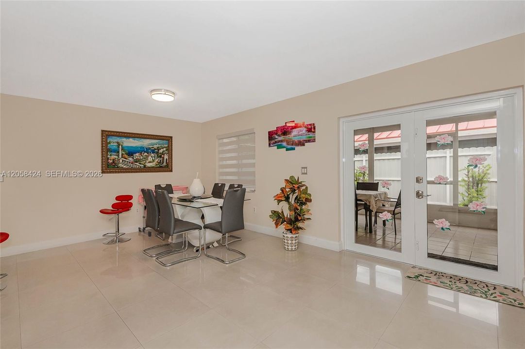 For Sale: $580,000 (3 beds, 2 baths, 1392 Square Feet)