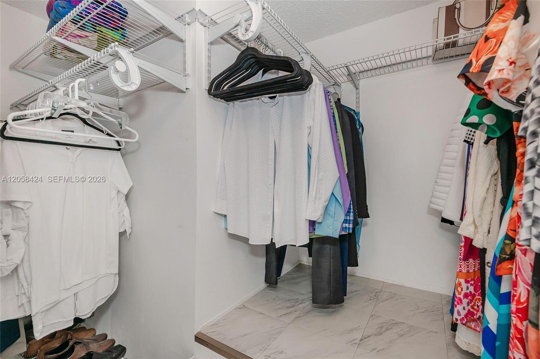 For Sale: $580,000 (3 beds, 2 baths, 1392 Square Feet)