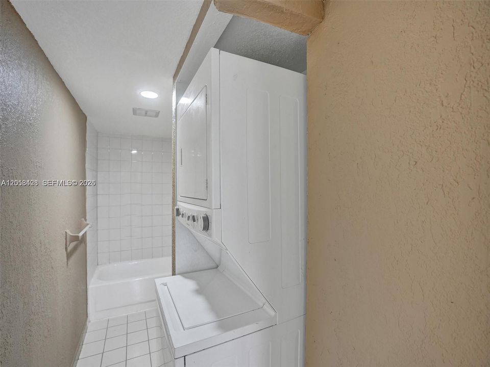 В аренду: $1,700 (2 спален, 2 ванн, 972 Квадратных фут)