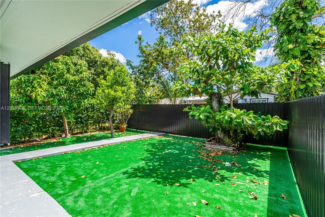 For Rent: $2,500 (2 beds, 1 baths, 800 Square Feet)