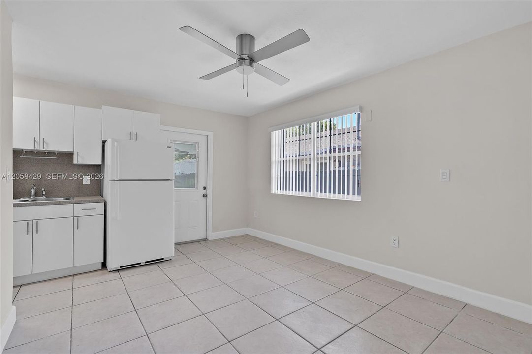 For Rent: $2,500 (2 beds, 1 baths, 800 Square Feet)