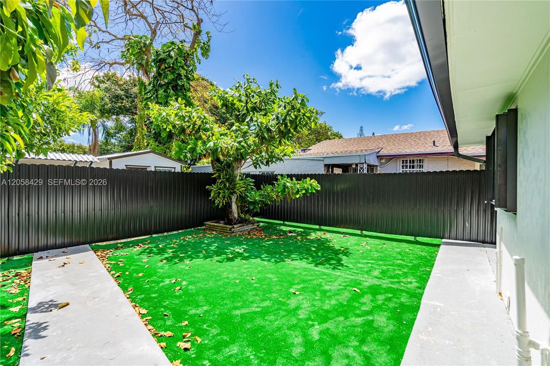 For Rent: $2,500 (2 beds, 1 baths, 800 Square Feet)