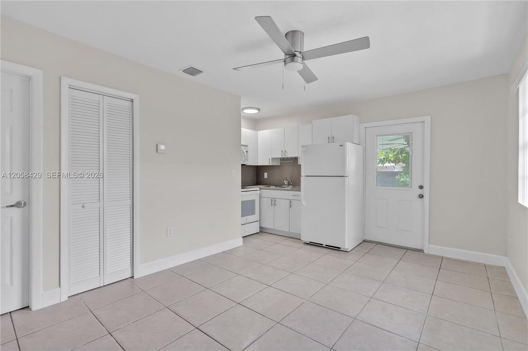 For Rent: $2,500 (2 beds, 1 baths, 800 Square Feet)