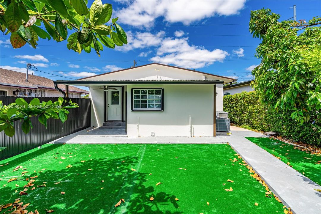 For Rent: $2,500 (2 beds, 1 baths, 800 Square Feet)