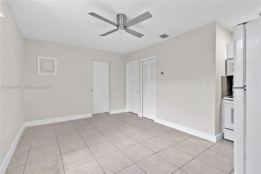 For Rent: $2,500 (2 beds, 1 baths, 800 Square Feet)