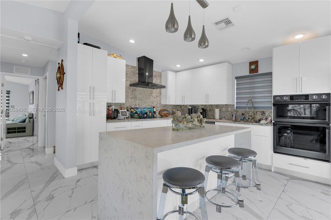 En Venta: $1,899,000 (3 camas, 3 baños, 1798 Pies cuadrados)