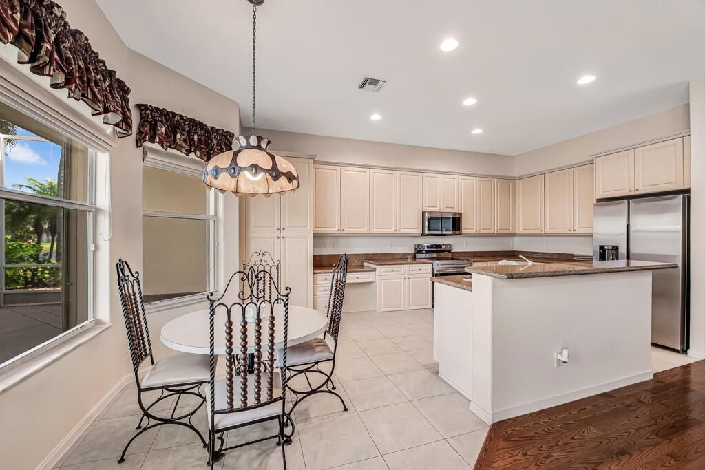 eat in kitchen