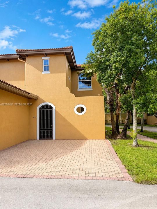 В аренду: $3,100 (3 спален, 2 ванн, 1660 Квадратных фут)