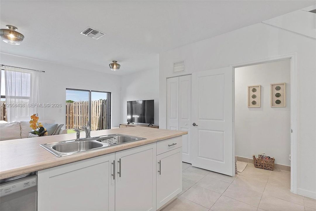For Sale: $435,000 (3 beds, 2 baths, 1362 Square Feet)