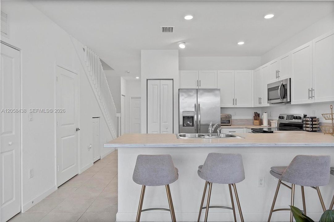 For Sale: $435,000 (3 beds, 2 baths, 1362 Square Feet)