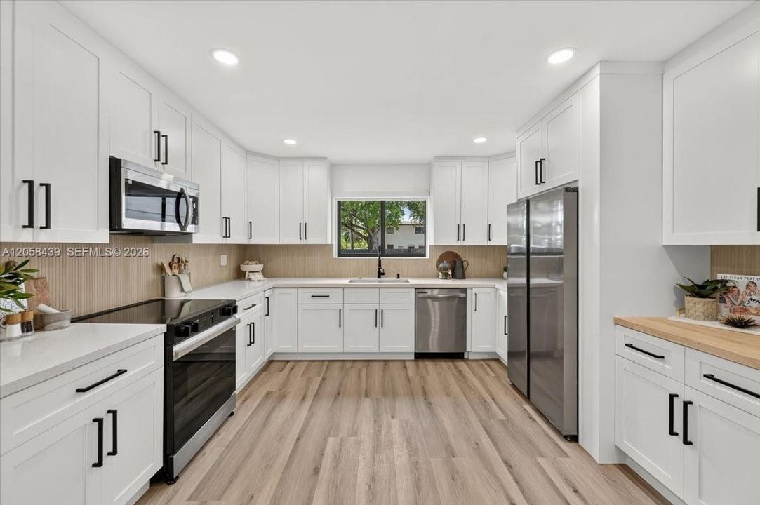 En Venta: $925,000 (4 camas, 3 baños, 2601 Pies cuadrados)