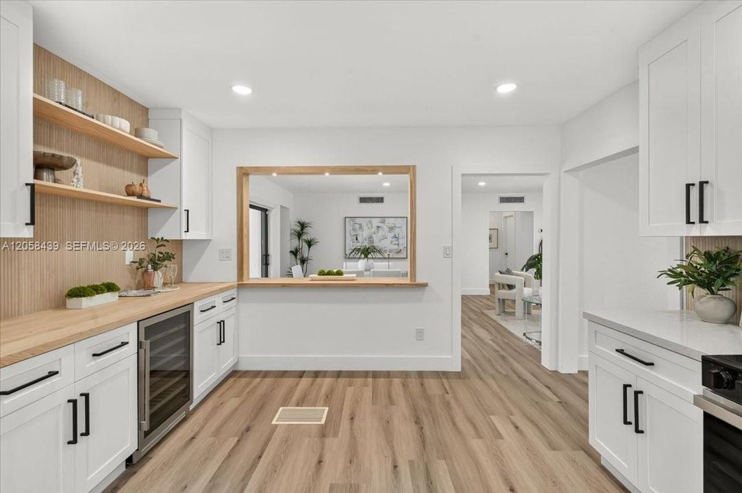 En Venta: $925,000 (4 camas, 3 baños, 2601 Pies cuadrados)