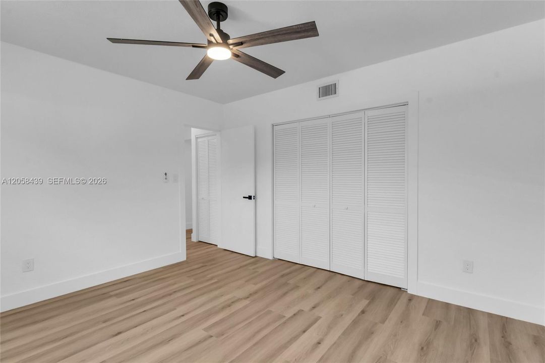 En Venta: $925,000 (4 camas, 3 baños, 2601 Pies cuadrados)