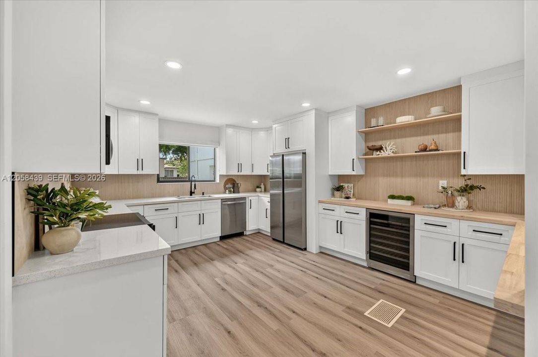 En Venta: $925,000 (4 camas, 3 baños, 2601 Pies cuadrados)