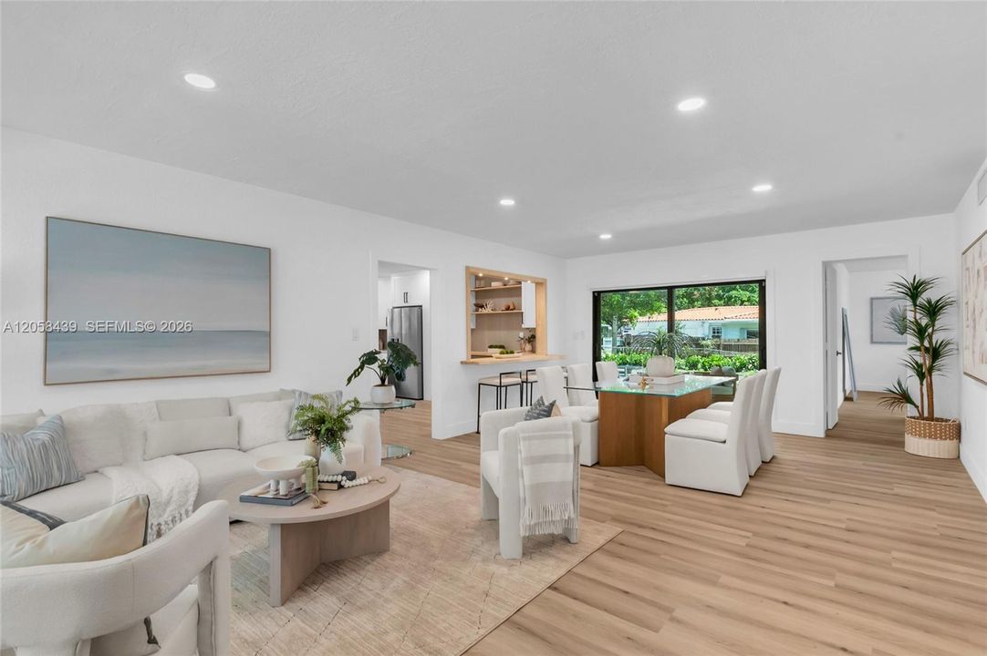 En Venta: $925,000 (4 camas, 3 baños, 2601 Pies cuadrados)