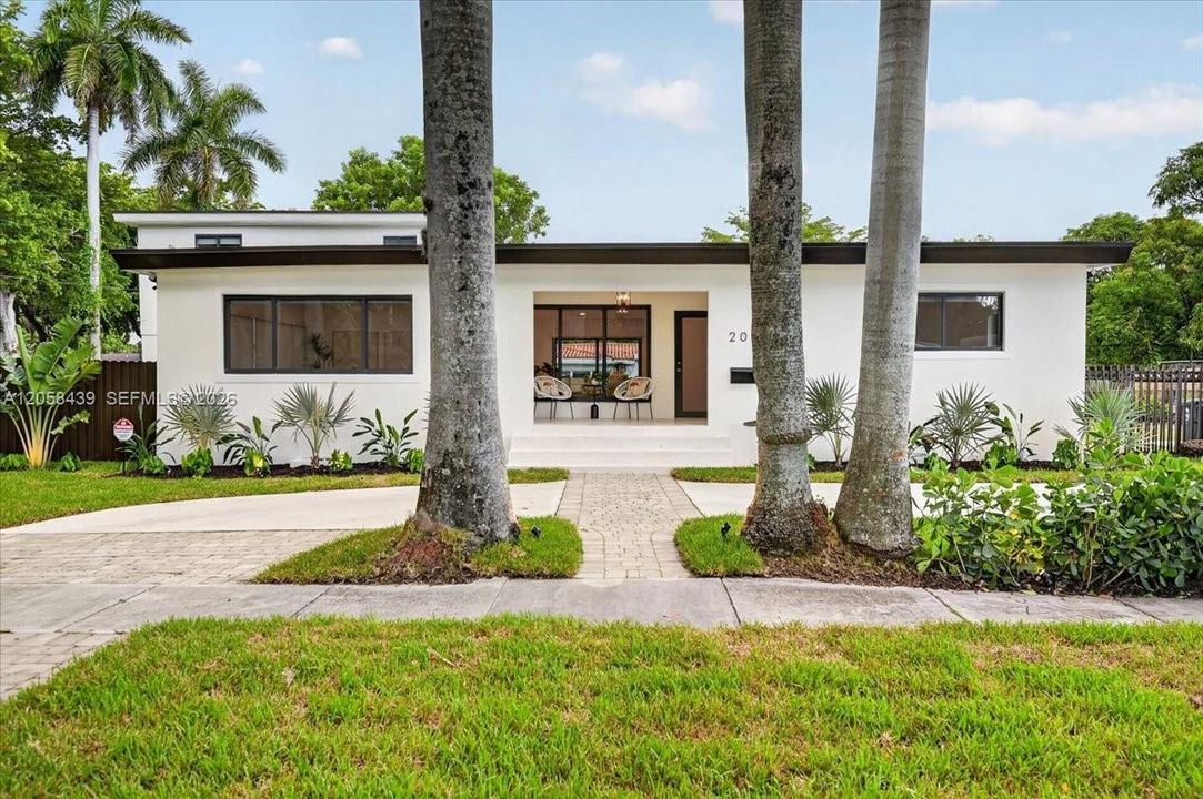 En Venta: $925,000 (4 camas, 3 baños, 2601 Pies cuadrados)