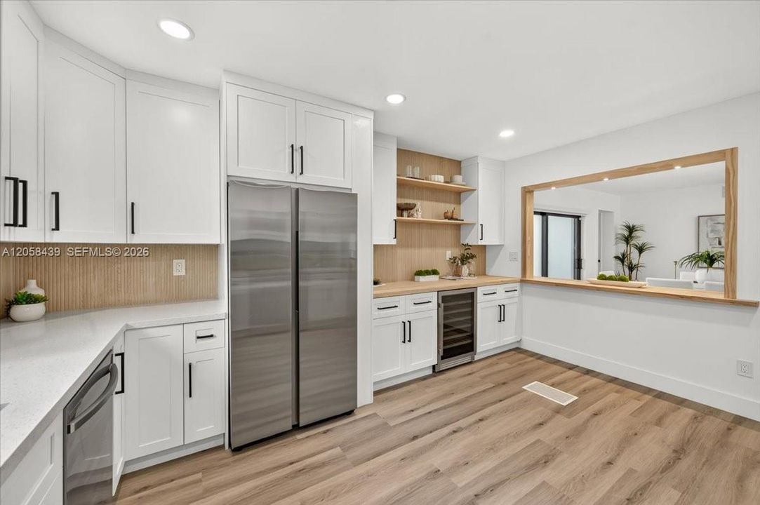 En Venta: $925,000 (4 camas, 3 baños, 2601 Pies cuadrados)